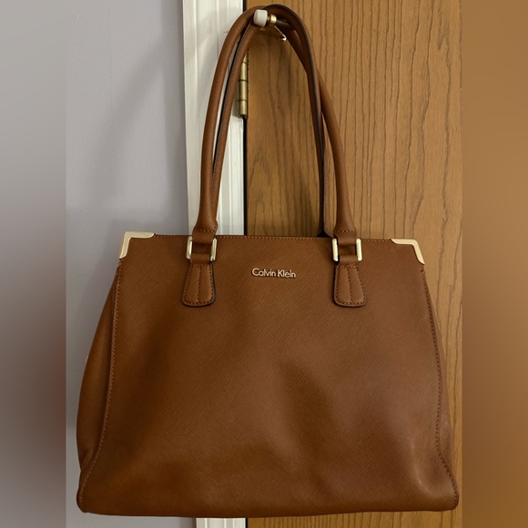 Calvin Klein Tan Shoulder Bag - Picture 1 of 13